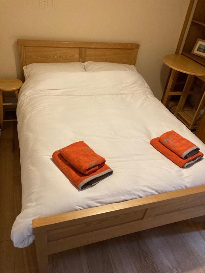 索尔兹伯里Double Bed Self Contained Annexe 14B Is To The Right Of The Main House公寓 外观 照片